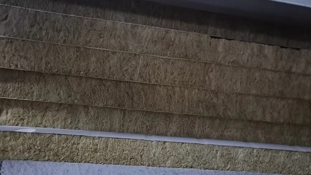 Exposed mineral-wool cores between sandwich panel facings