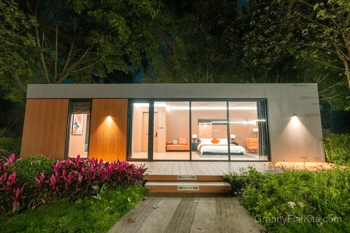 Granny flat kit Variant C exterior view with distinctive modern facade